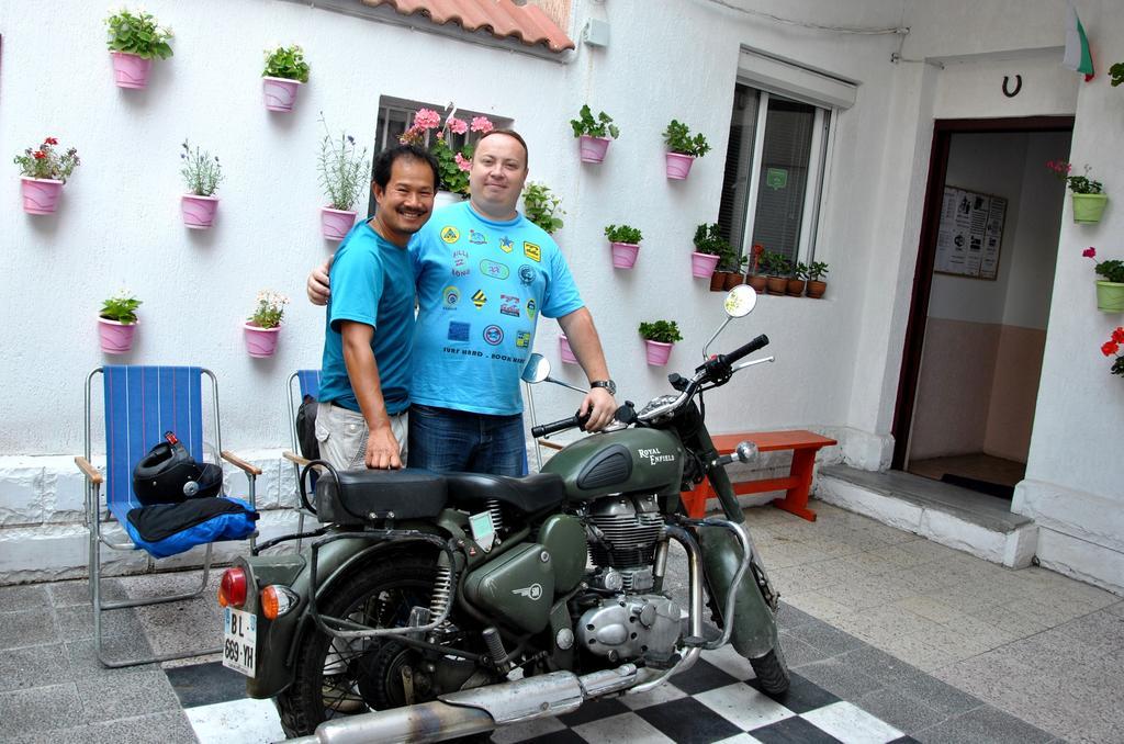 10 Coins Hostel & Tours Sofia Ngoại thất bức ảnh